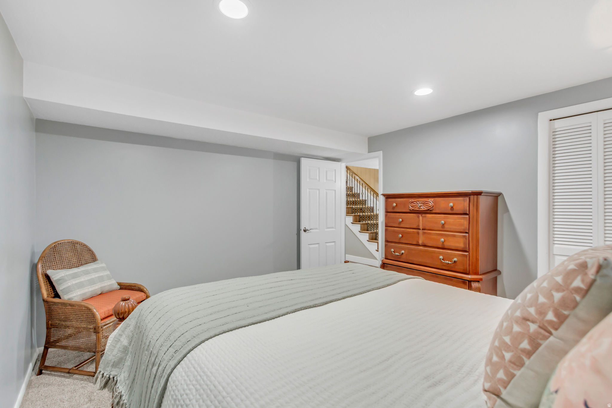 INTERNATIONAL GARDENS - Residential