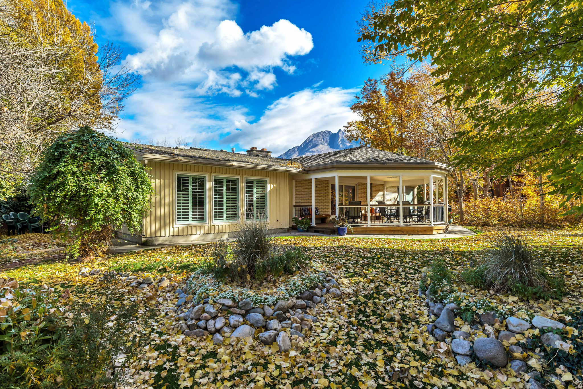 INTERNATIONAL GARDENS - Residential