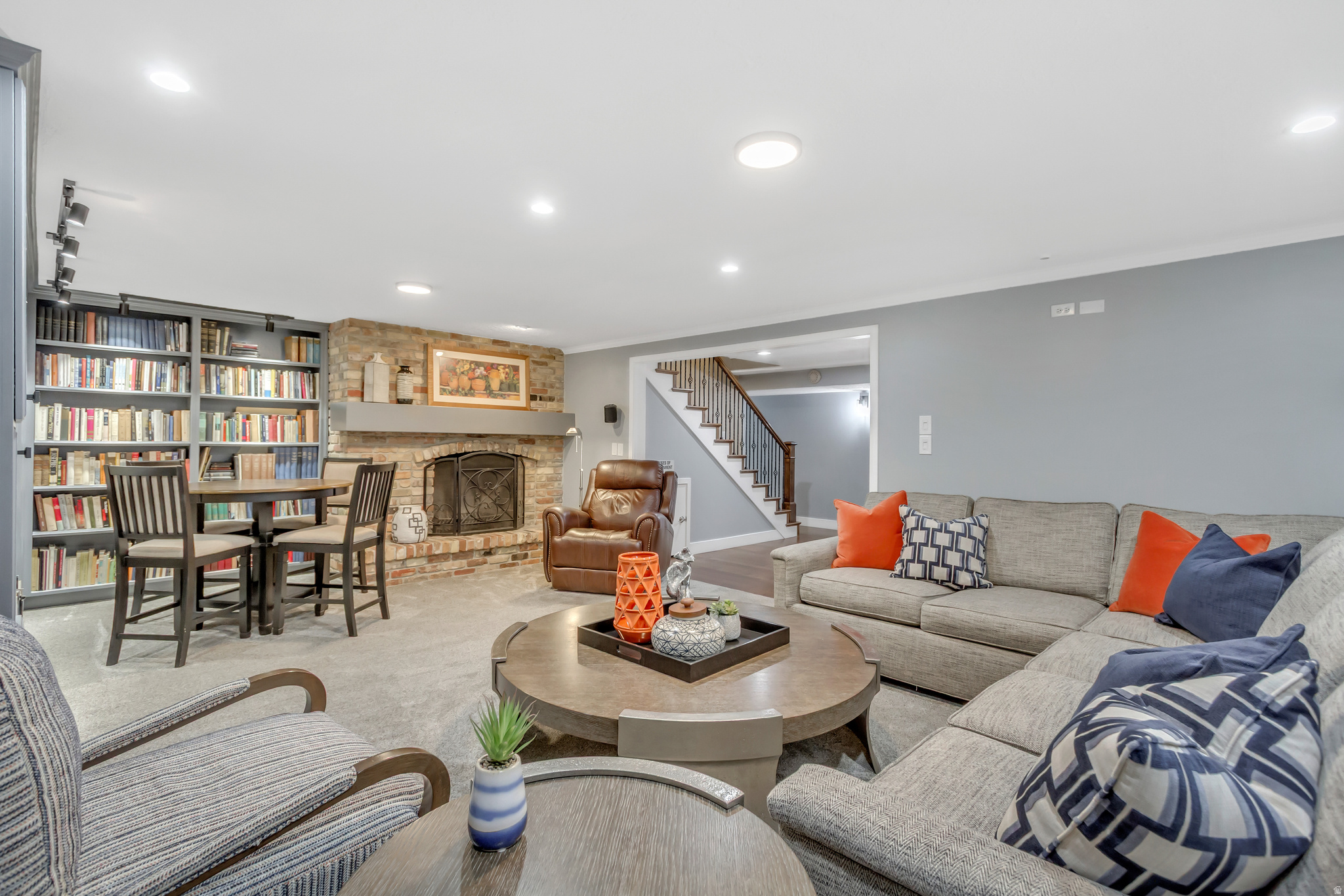 INTERNATIONAL GARDENS - Residential