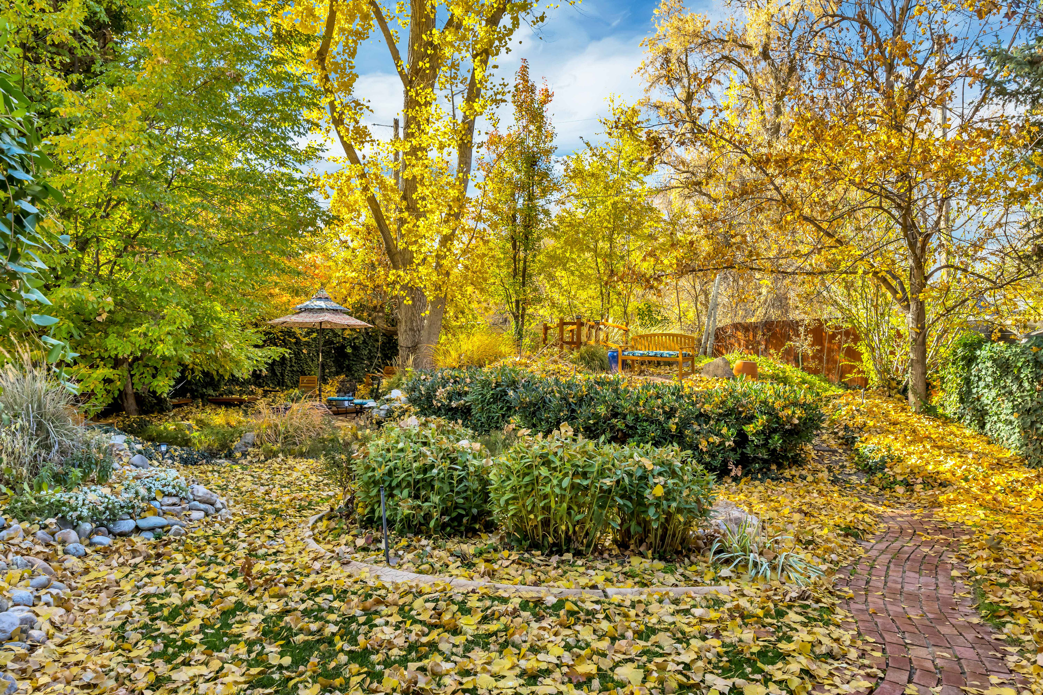 INTERNATIONAL GARDENS - Residential