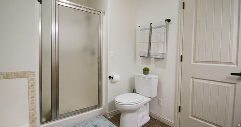 Tiny photo for 867 FARMINGTON XING, Farmington, UT 84025 (MLS # 2142266)