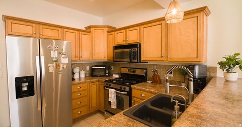 Tiny photo for 867 FARMINGTON XING, Farmington, UT 84025 (MLS # 2142266)