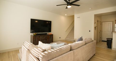 Tiny photo for 867 FARMINGTON XING, Farmington, UT 84025 (MLS # 2142266)