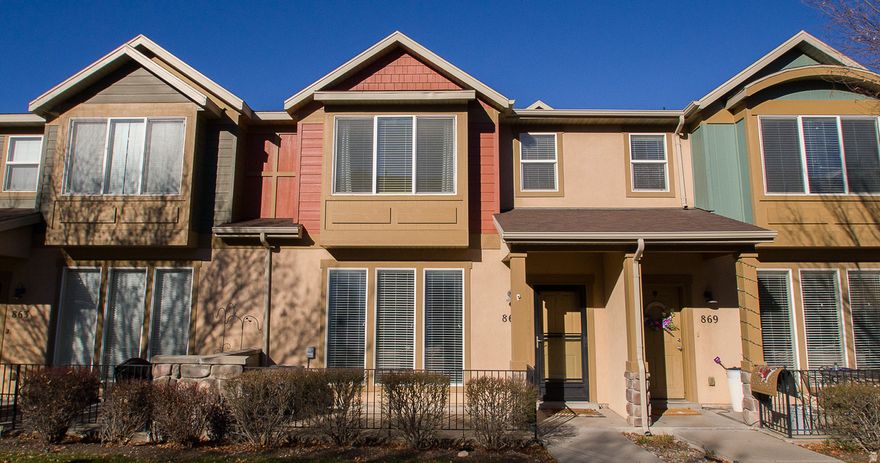 Beautifully maintained 3-bedroom, 2.5 bath Farmington townhome in a fantastic location! Recent updates include new carpet, new vinyl flooring, and a fresh interior paint, making this home truly move-in ready.  The spacious layout features a comfortable great room, beautiful kitchen, and a large primary suite with walk-in closet and ensuite bath.  Enjoy the convenience of a 2-car garage and community amenities including pool, clubhouse, parks, and playgrounds.  Ideally located just minutes from Farmington Station, Lagoon, restaurants and easy freeway access.