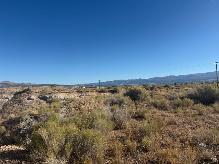 Escape to wide open spaces and breathtaking scenery with this 6.53 acre parcel. Large enough to build your dream home, a retreat or just use as your get a way spot. This could be a great investment. 1 acre foot water right available for purchase at 35,000. Buyer and buyer's agent/broker to verify all information.