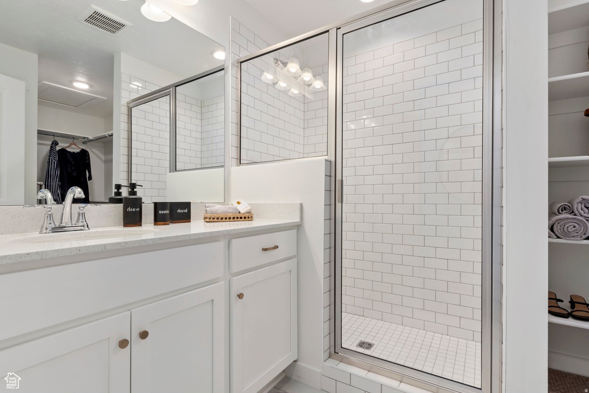 BEACON POINTE - Residential