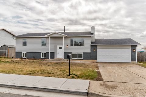 Photo of 1520 E 1100 S, Clearfield, UT 84015 (MLS # 2137533)