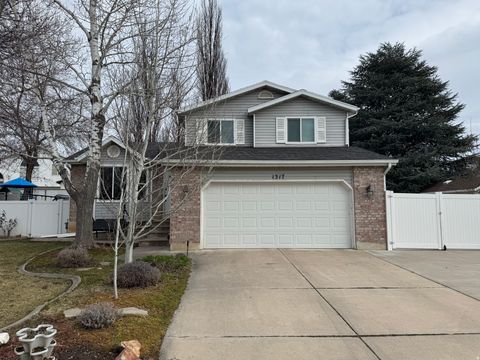 Photo of 1317 S 150 E, Kaysville, UT 84037 (MLS # 2141872)