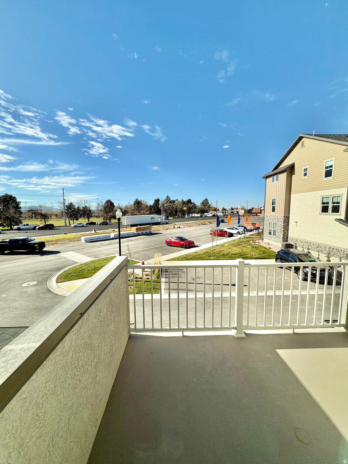 TOWNS ON MAIN - Residential