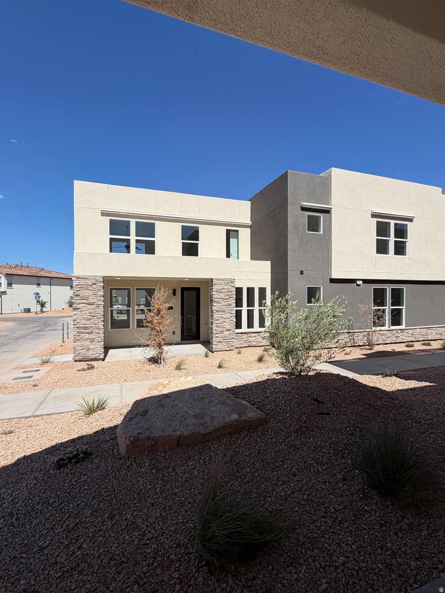 Desert Color living ! Open and bright floor plan, extra high ceilings, large windows. Access to unmatched amenities-- 2.5-acre lagoon, 3 community pools, pickleball courts. Enjoy living where everyday feels like a vacation!