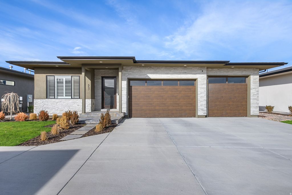 Photo of 657 E VANDALAY LN S, Draper, UT 84020 (MLS # 2136229)