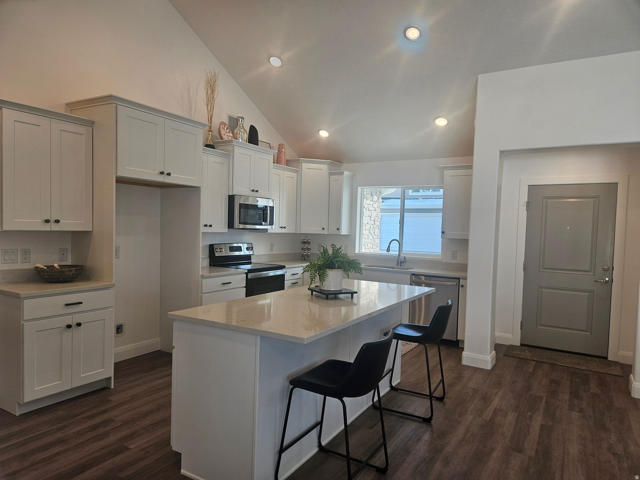 COUNTRY VIEW VILLAS - Residential