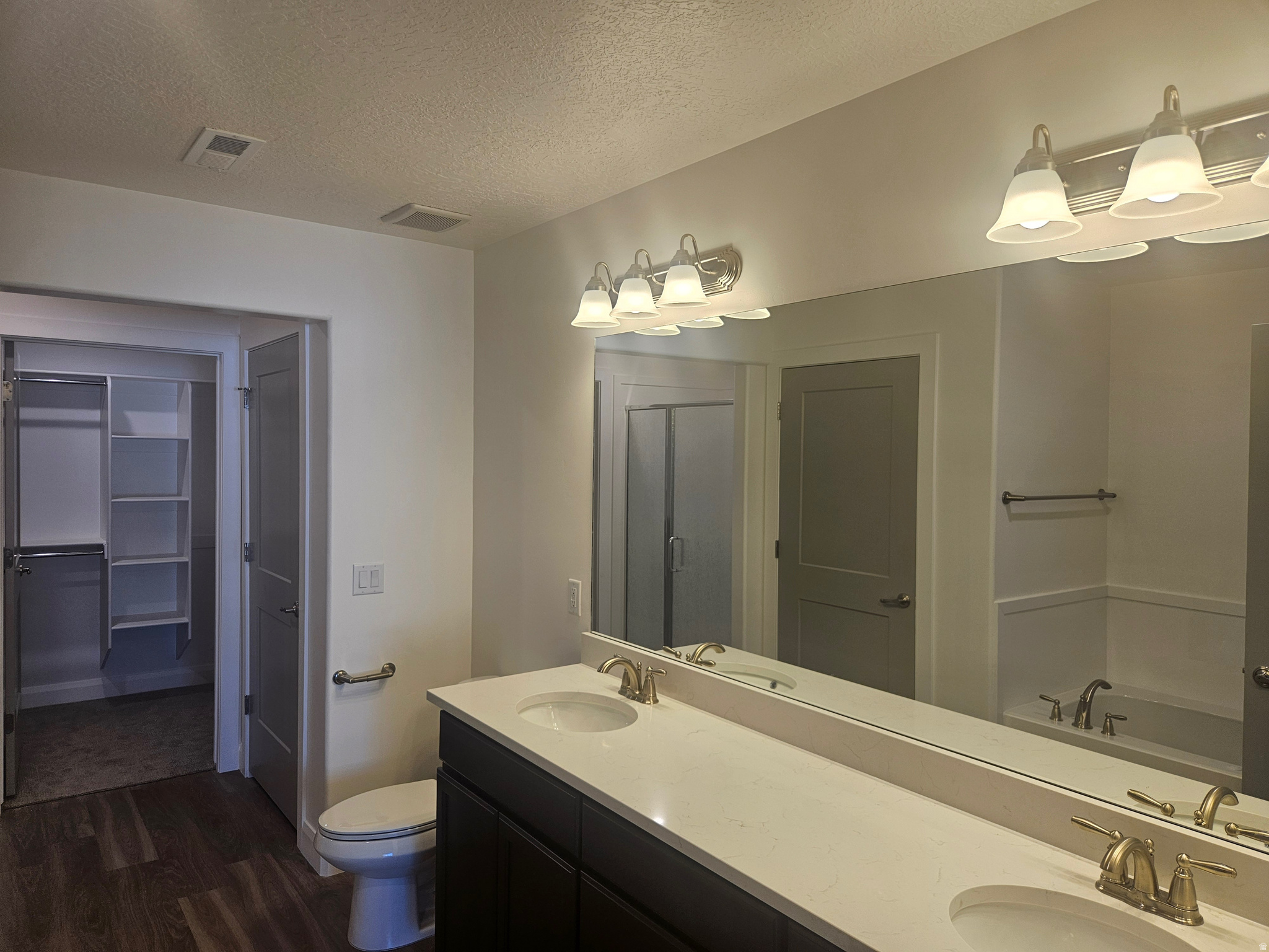 COUNTRY VIEW VILLAS - Residential