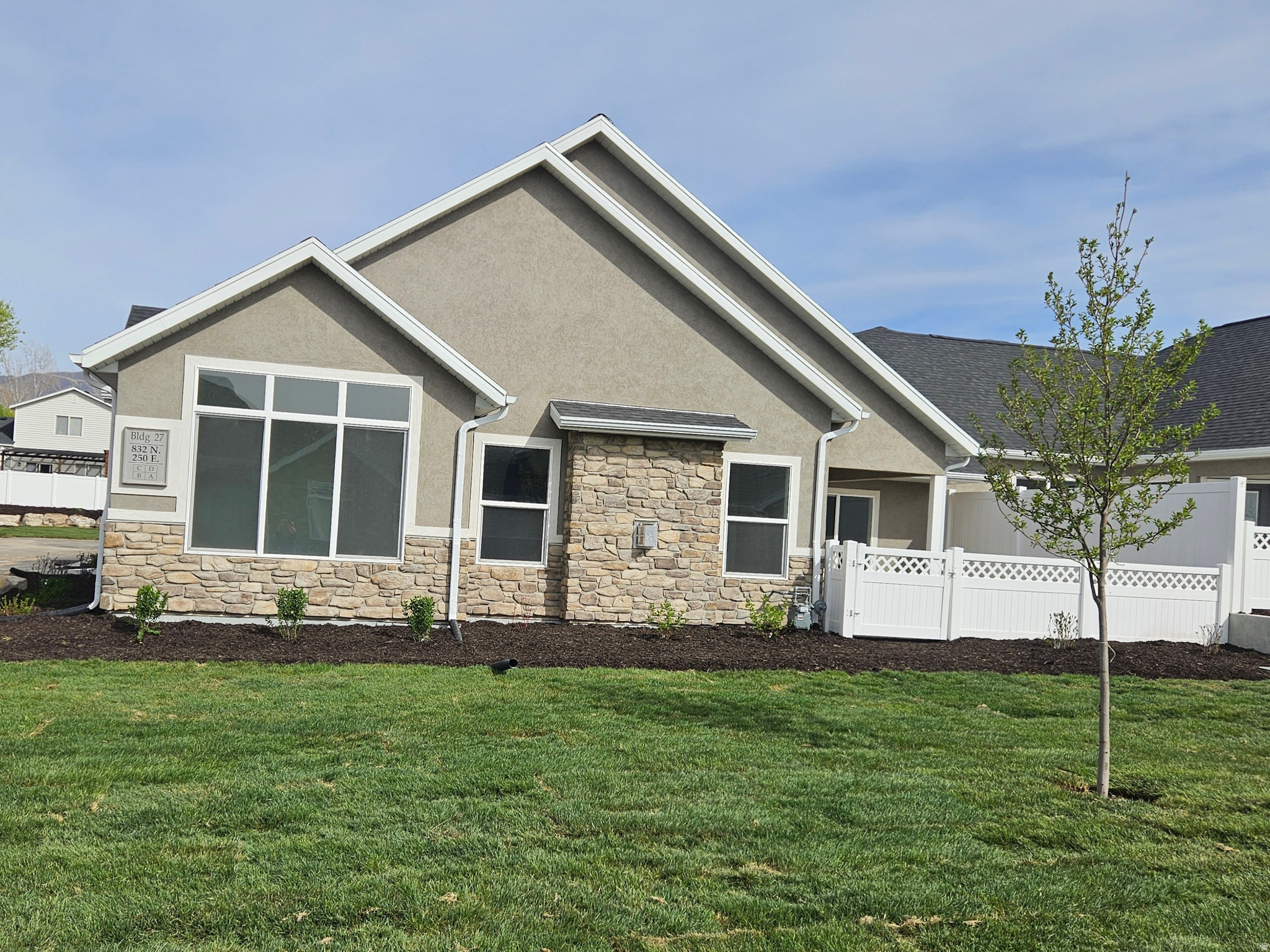COUNTRY VIEW VILLAS - Residential