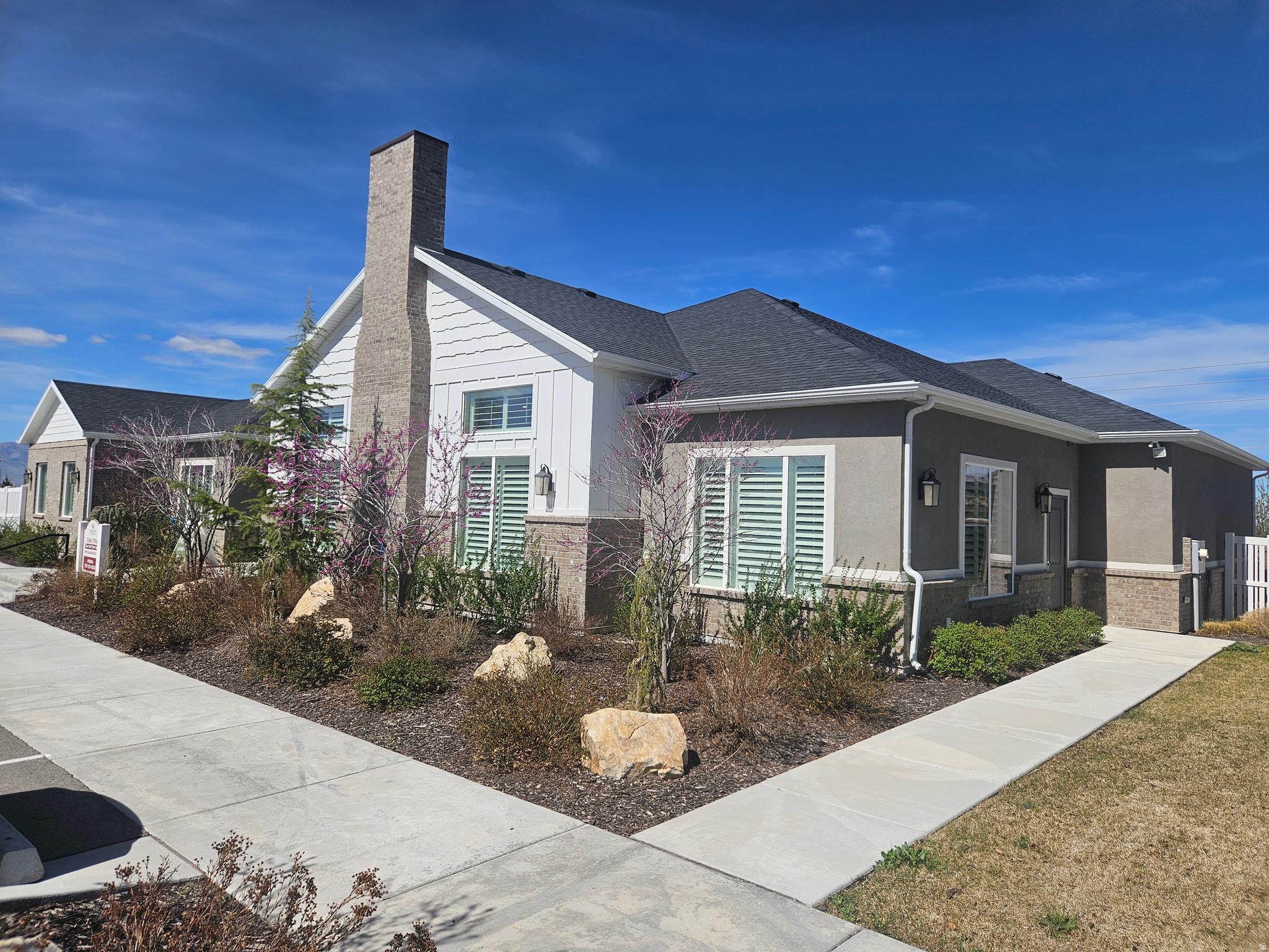 COUNTRY VIEW VILLAS - Residential