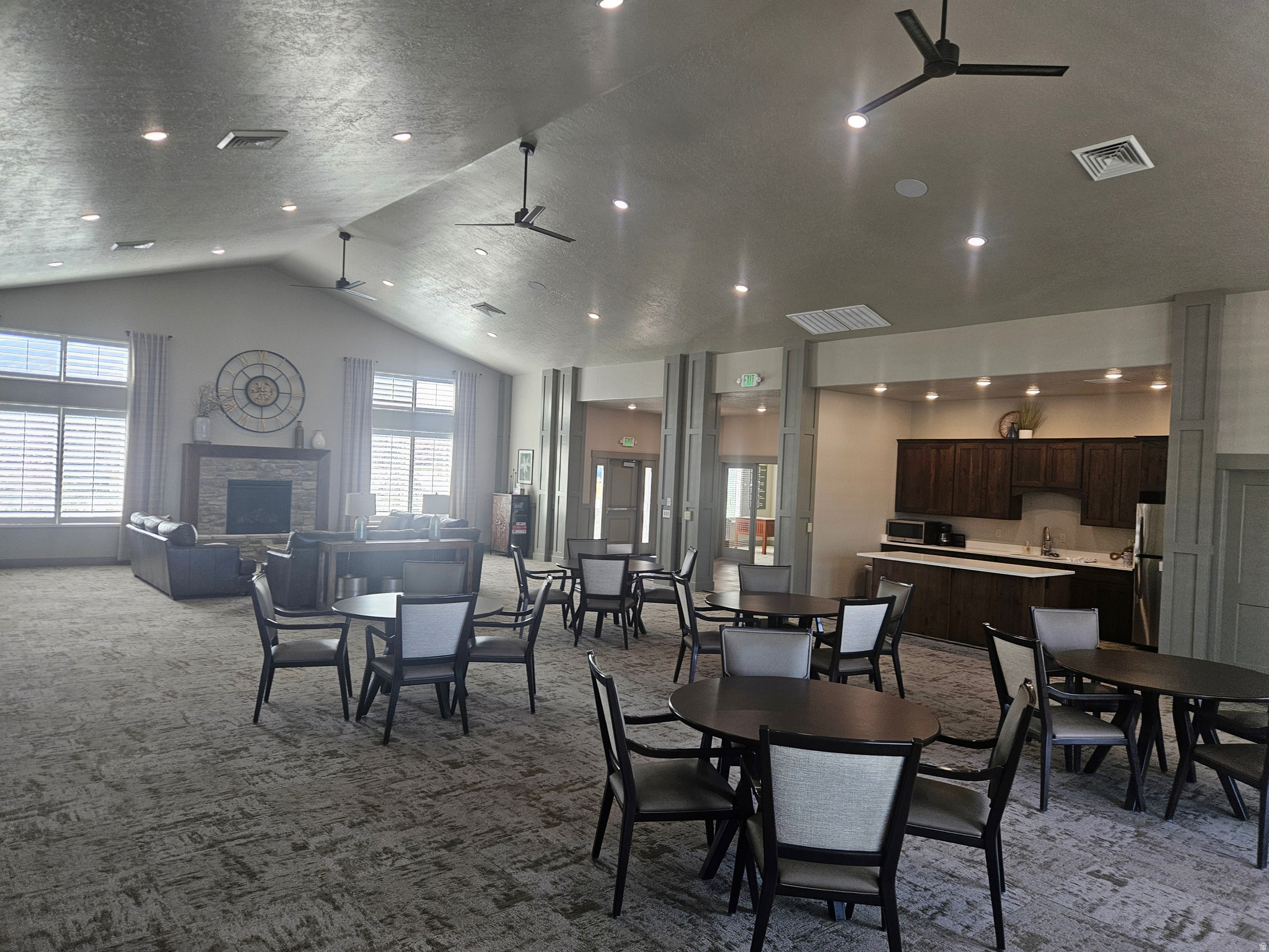 COUNTRY VIEW VILLAS - Residential