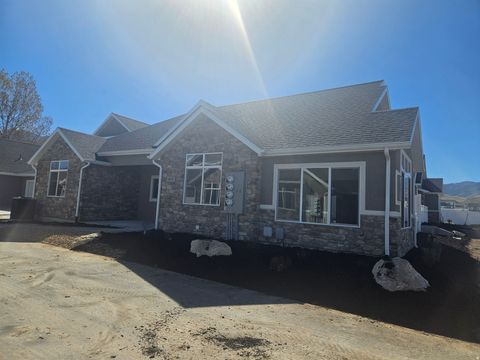 Townhouse For Sale - 832 N 250 St #B<br/> Tooele, UT 84074