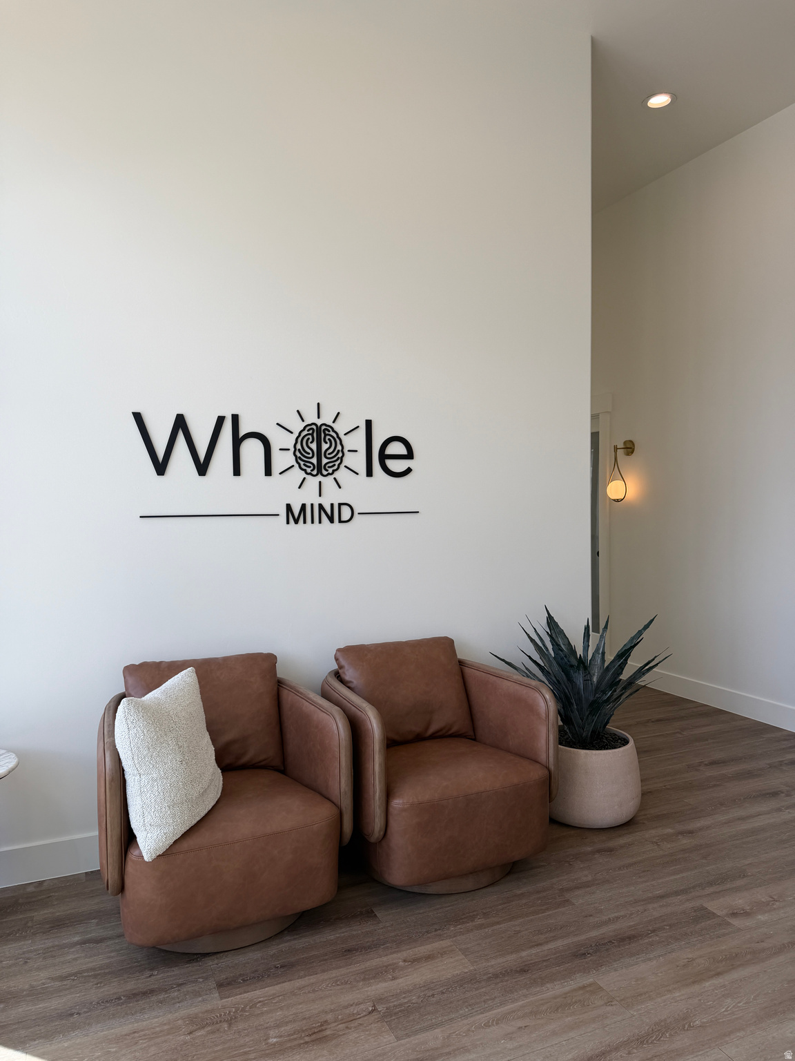 LOU MITCH PLAZA - Commercial Lease