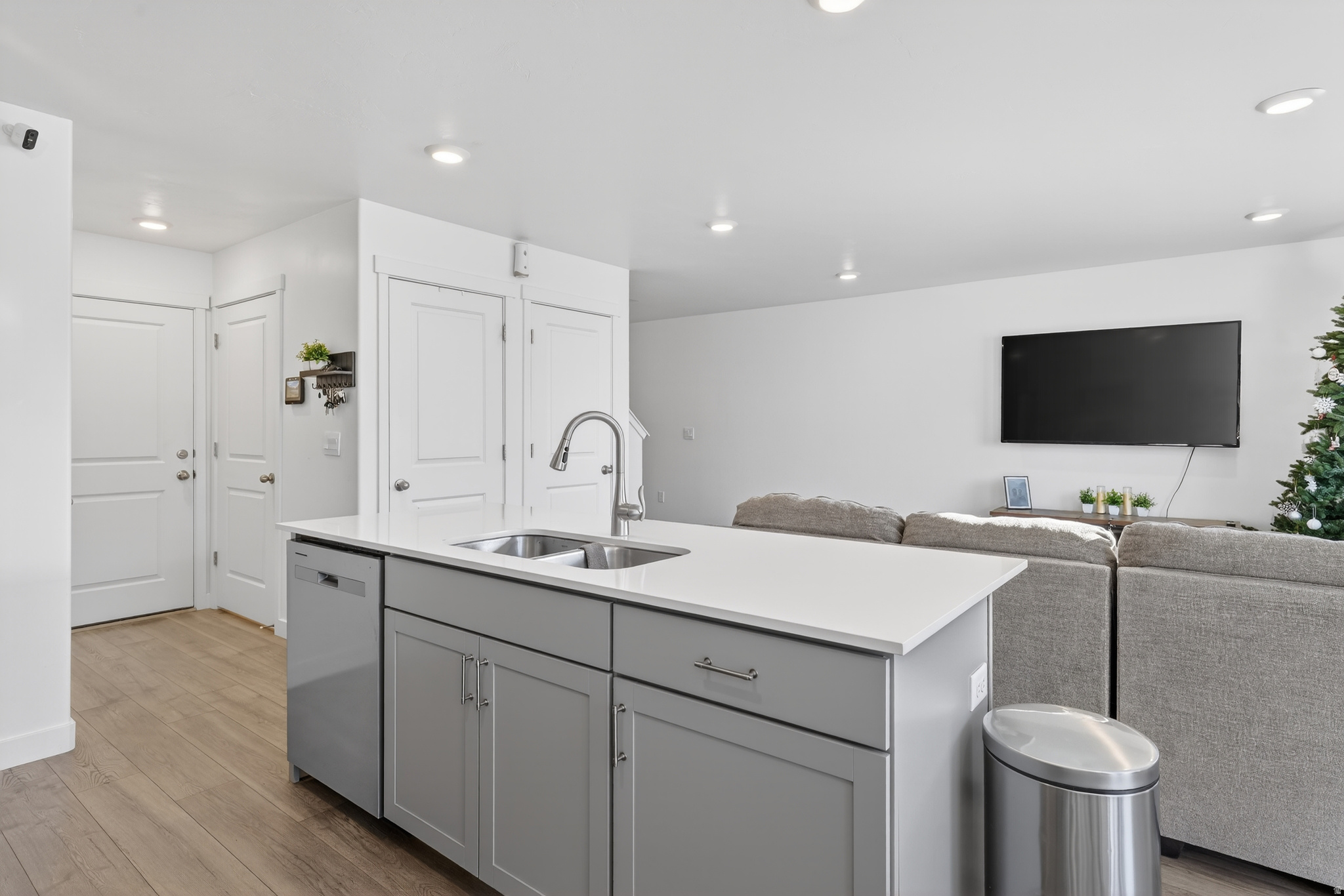 EAGLE POINT TOWNHOME - Residential