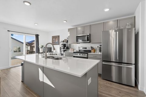 Photo of 1760 E FALL ST N, Eagle Mountain, UT 84005 (MLS # 2126827)