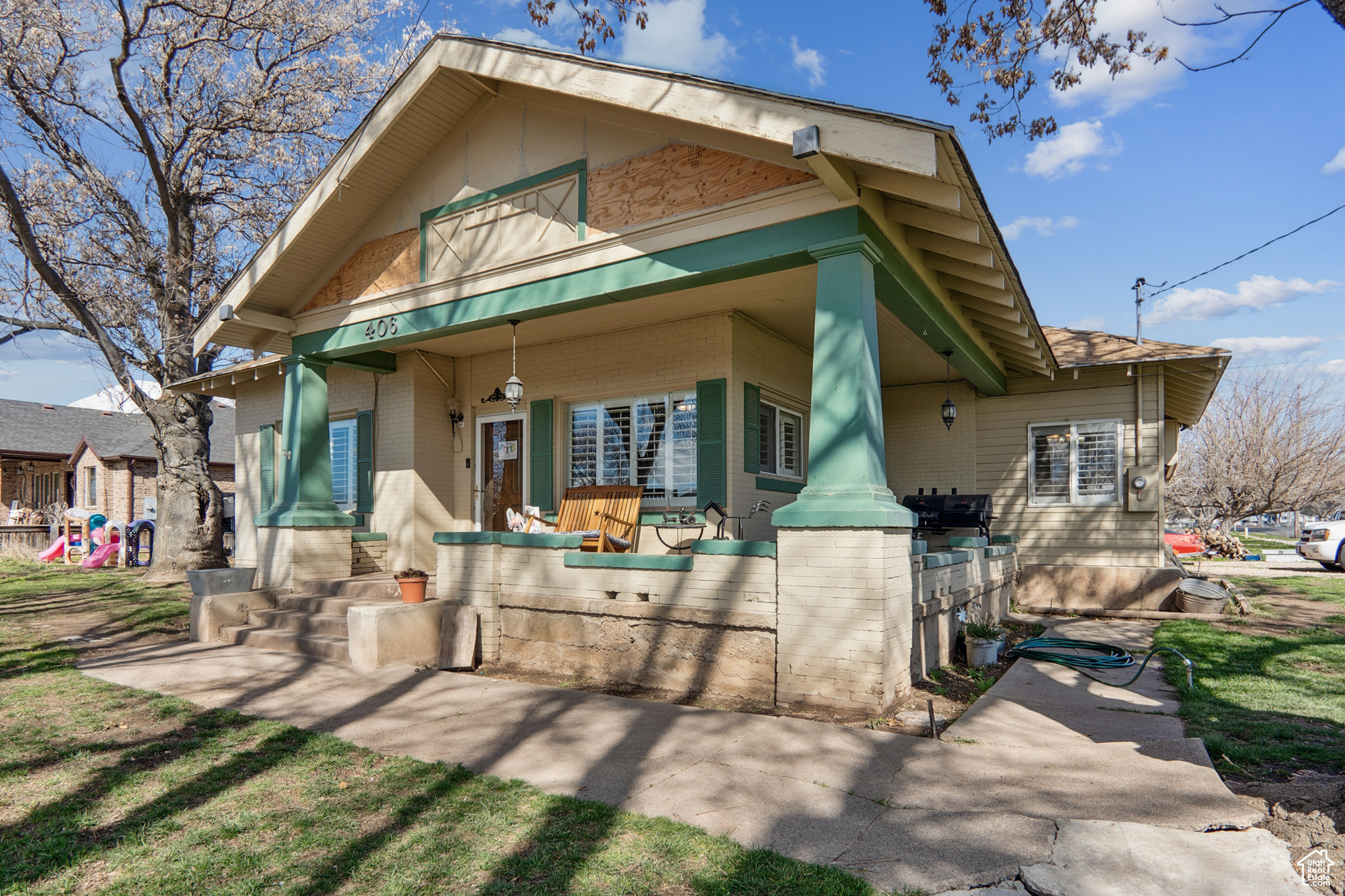 Main image without alt text