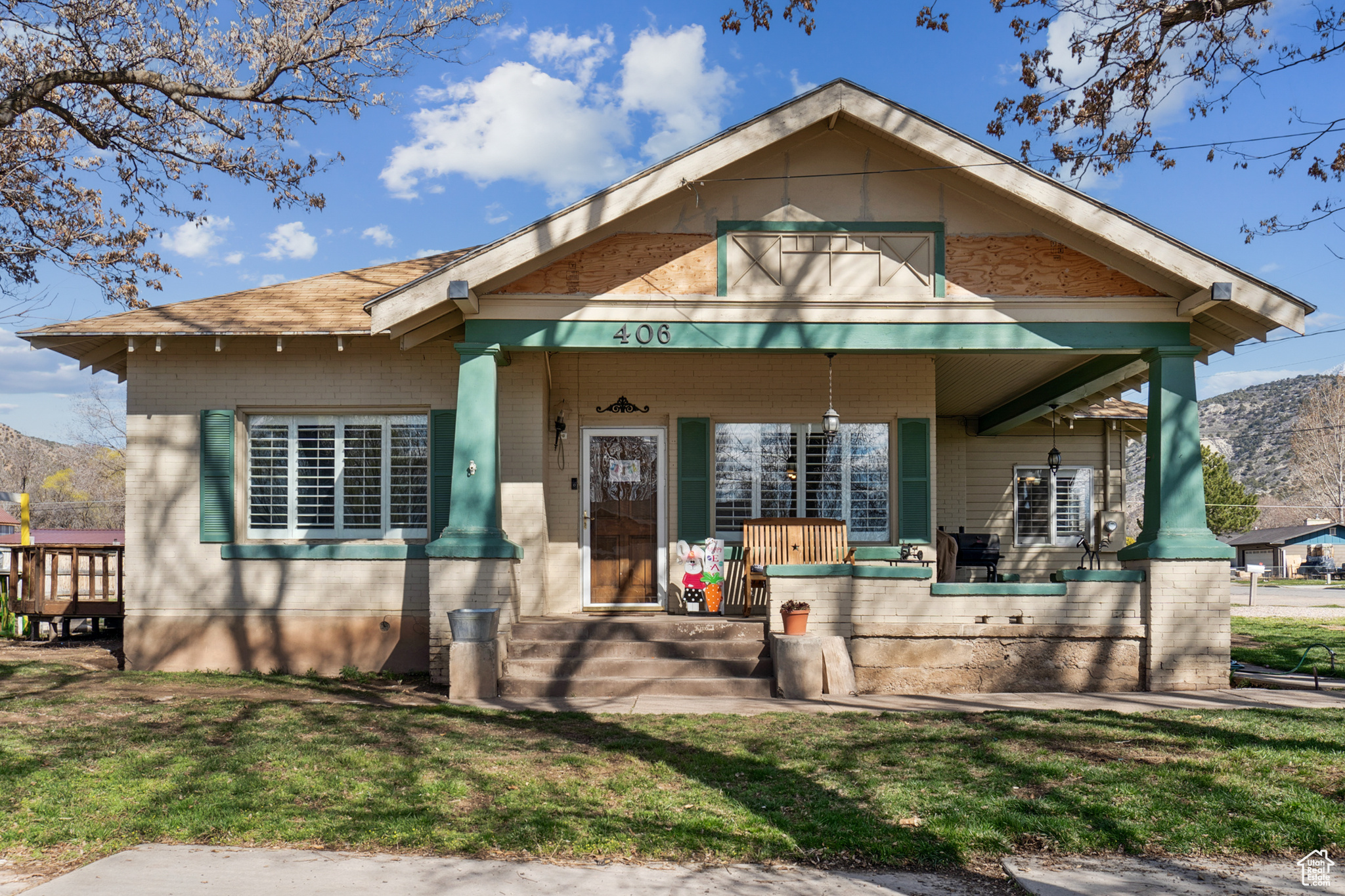 Main image without alt text