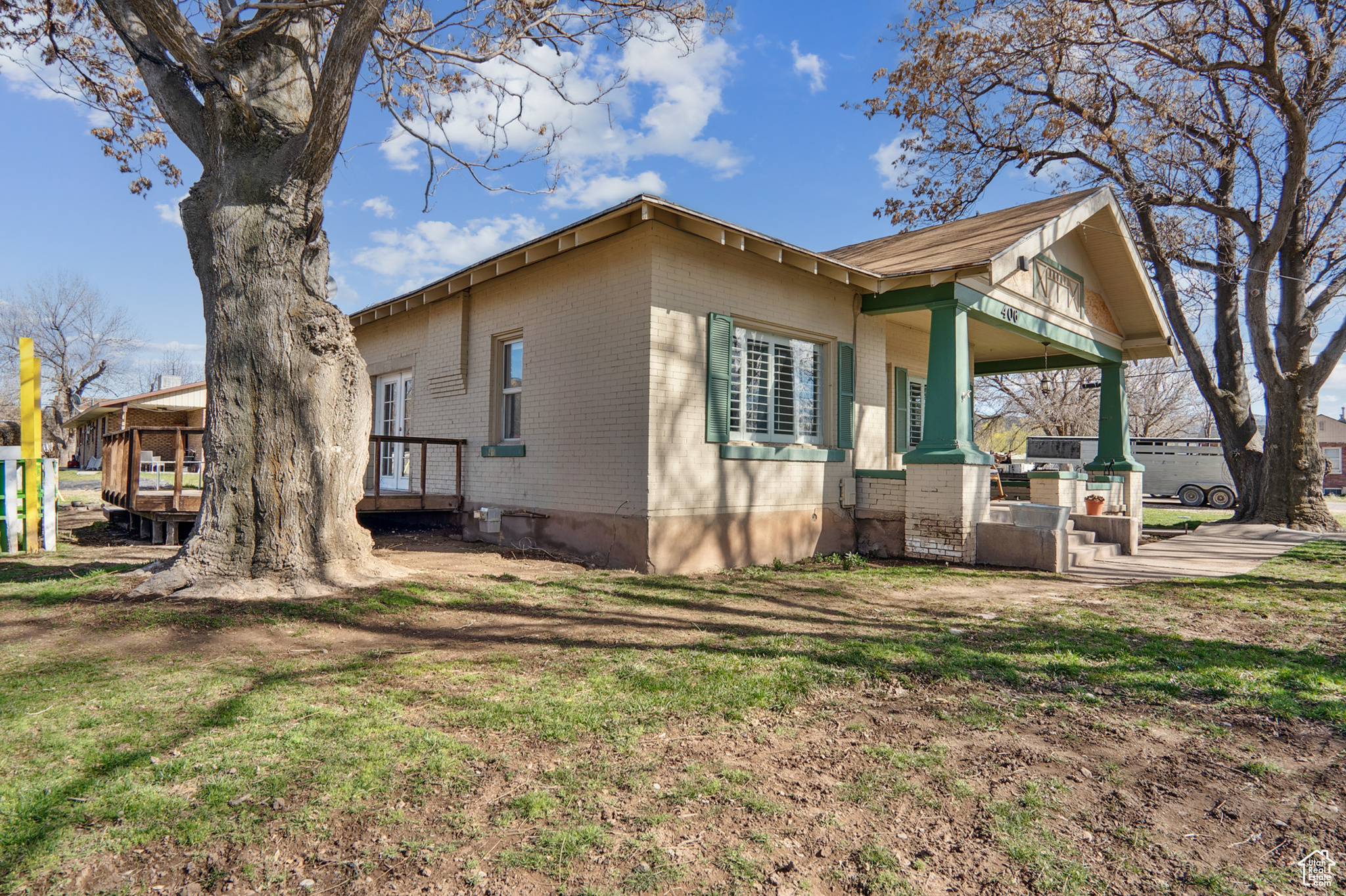 Main image without alt text