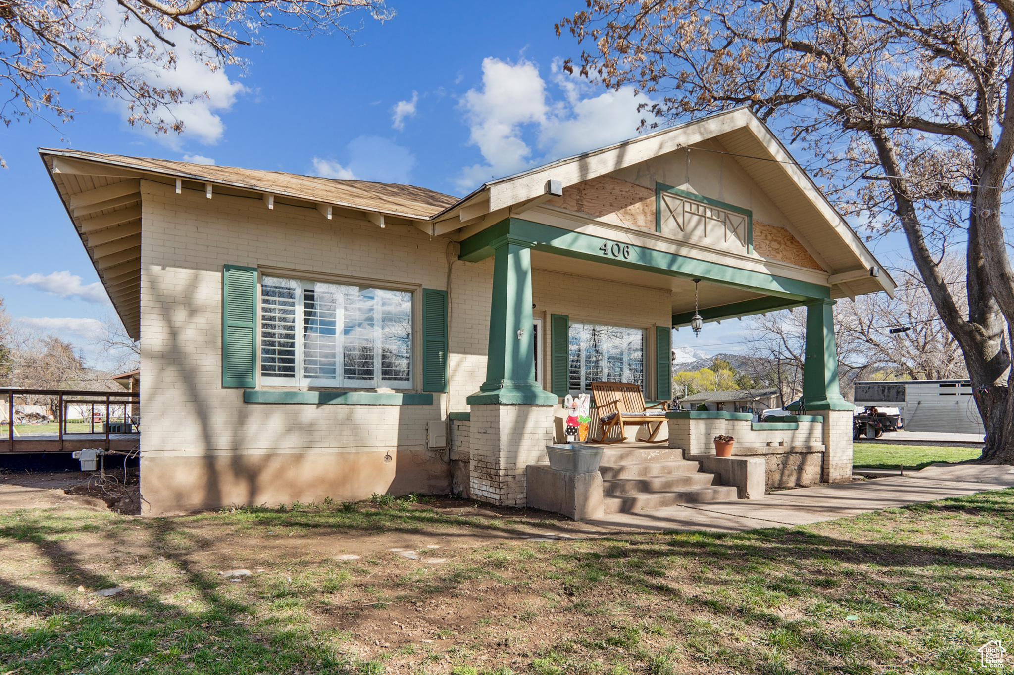 Main image without alt text