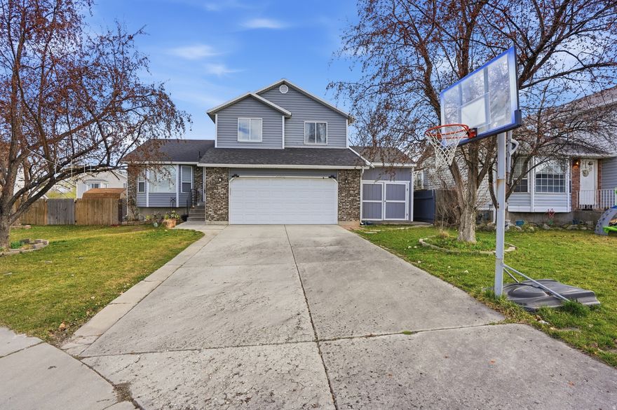 Move-in ready! This spacious property is 5 beds and 3 full baths with an open layout and vaulted ceilings. Recent upgrades include roof, HVAC, carpet, interior paint, and LED lighting. Backyard offers a metal gazebo perfect for relaxing. Conveniently located near shopping and schools.