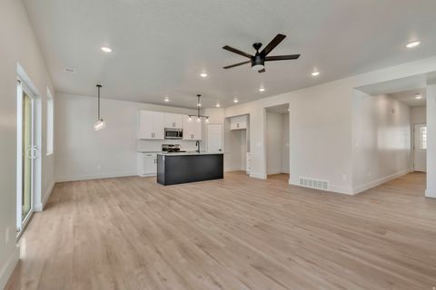 Tiny photo for 2535 W SANTA FE Dr, Springville, UT 84664 (MLS # 2148832)