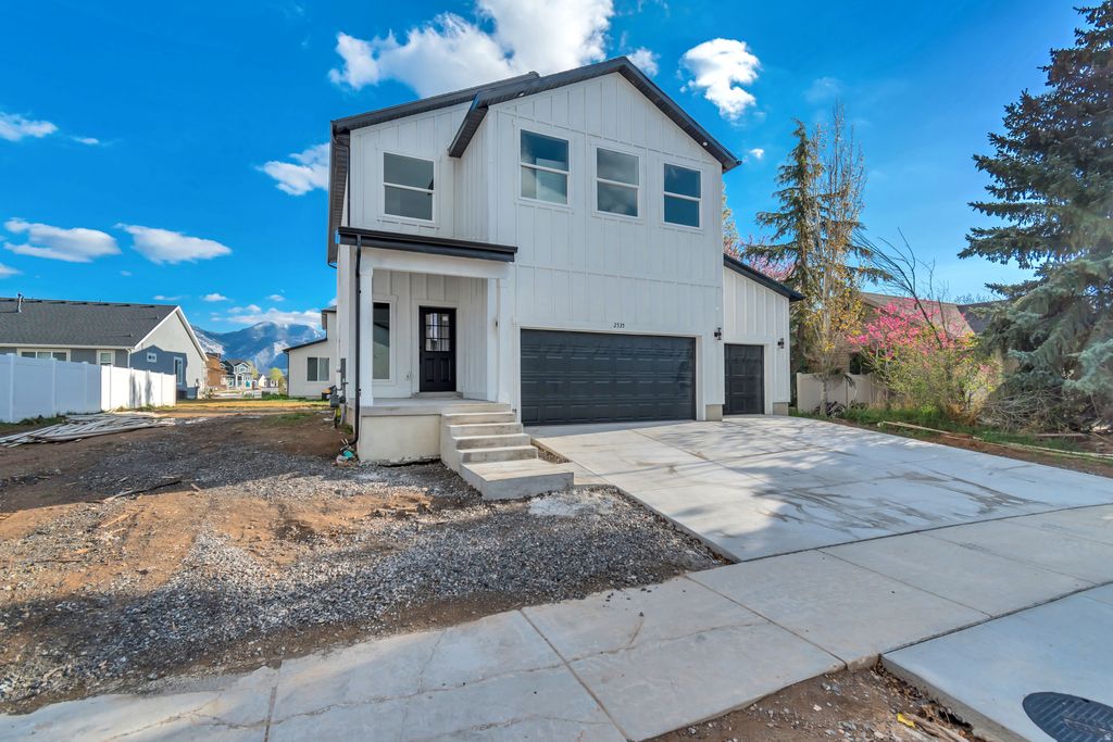 Photo of 2535 W SANTE FE Dr, Springville, UT 84664 (MLS # 2148832)