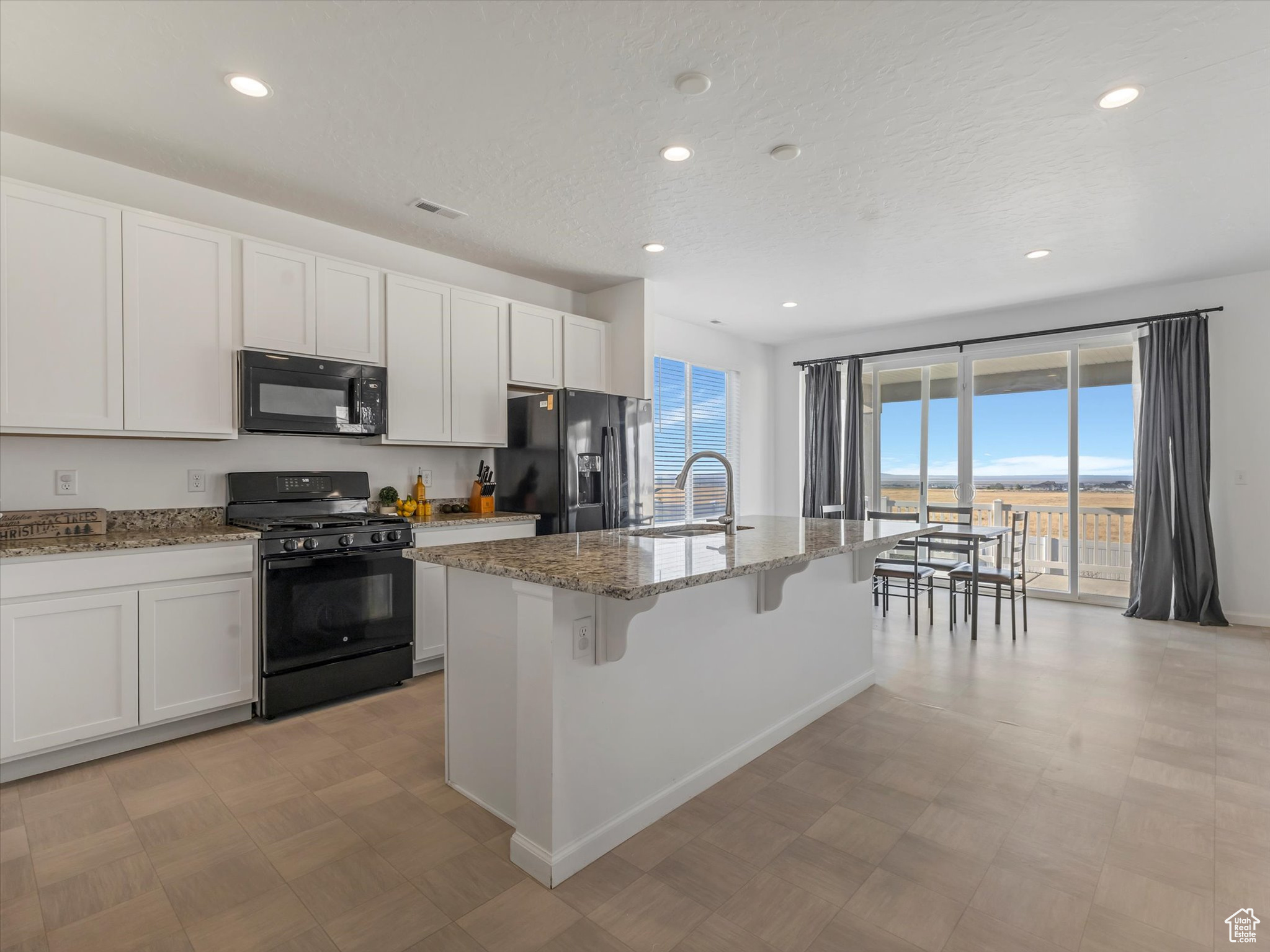 OVERLAKE - Residential