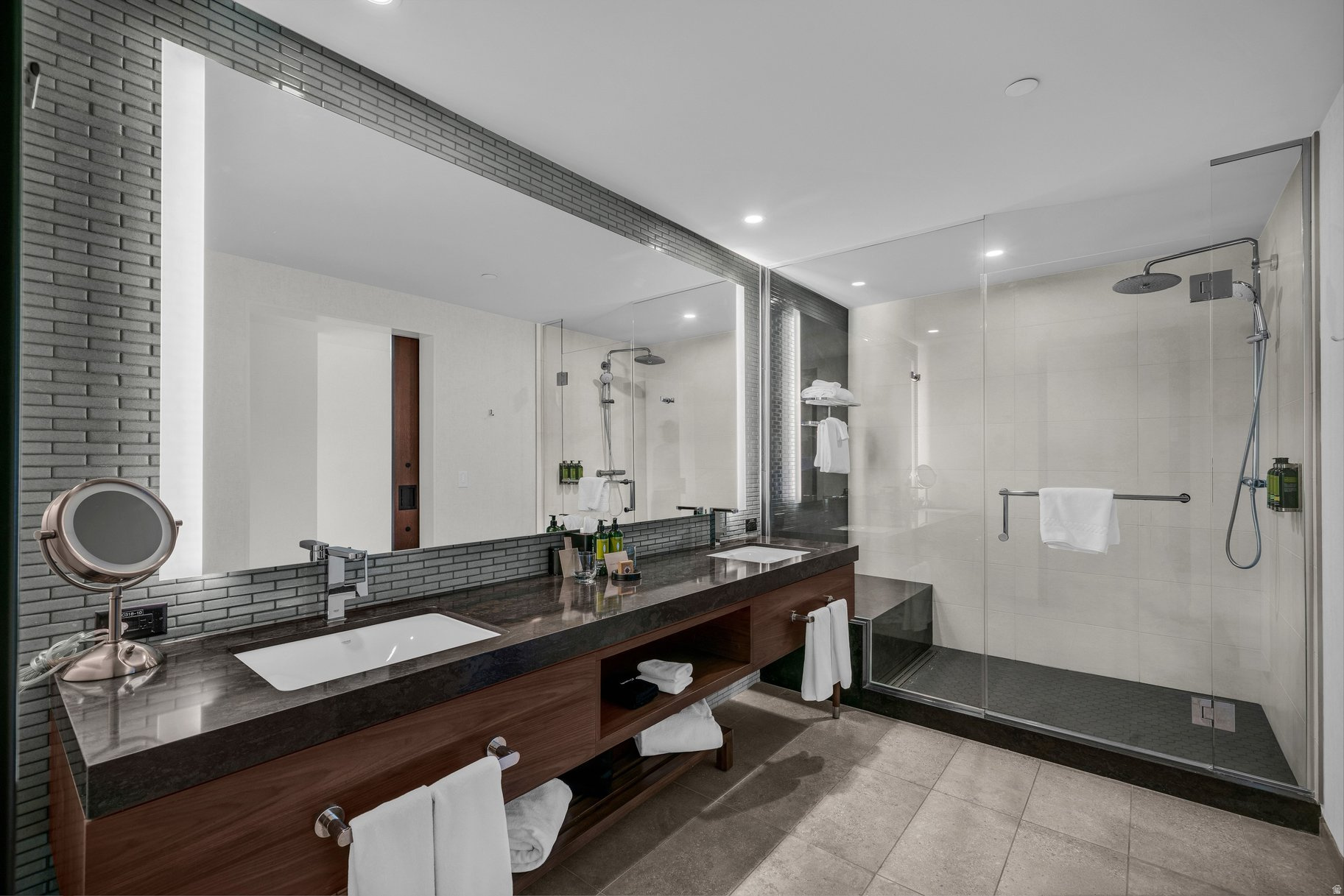 BLACK DESERT RESORT CENTER - Residential