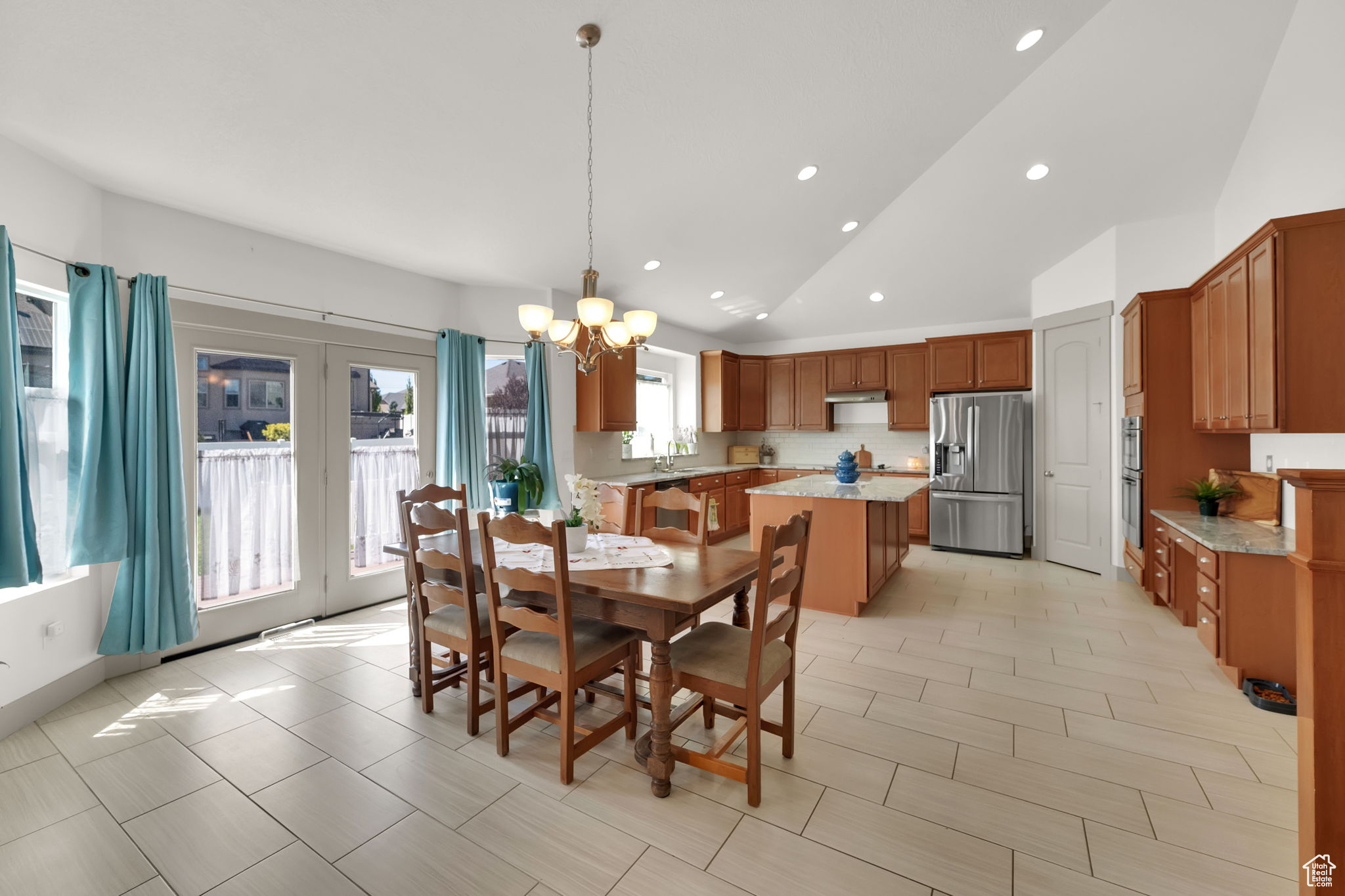MIDAS CROSSING 233 - Residential