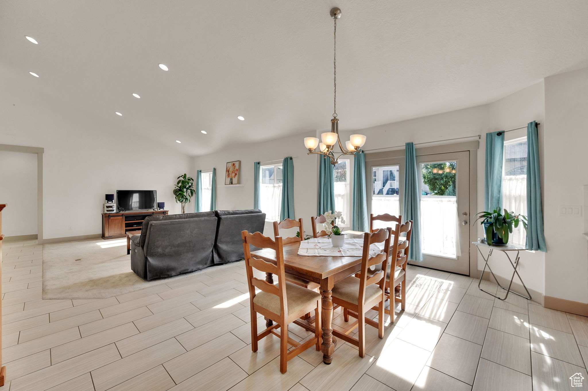 MIDAS CROSSING 233 - Residential