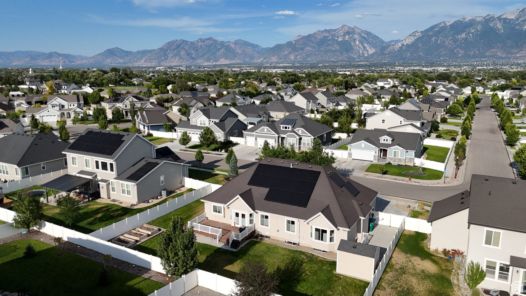 MIDAS CROSSING 233 - Residential