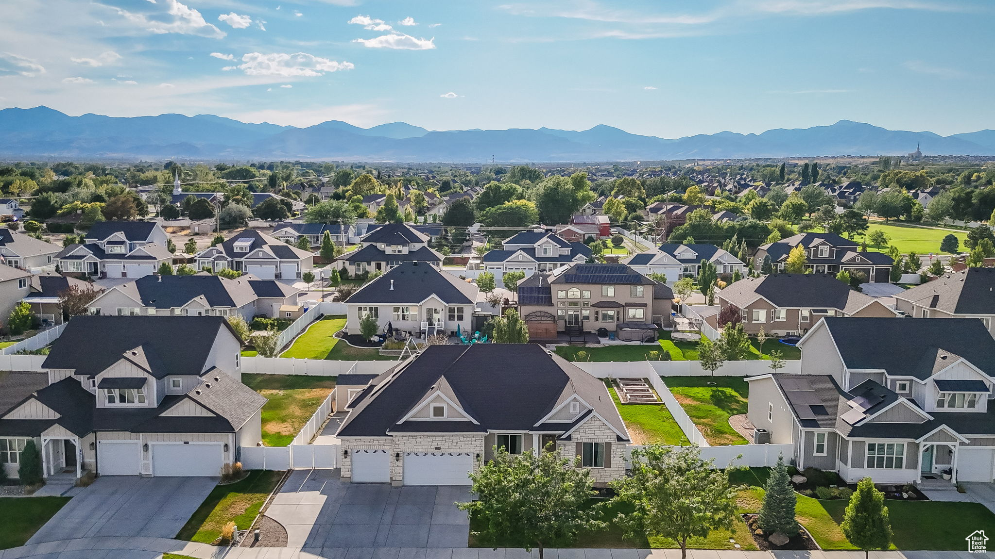 MIDAS CROSSING 233 - Residential