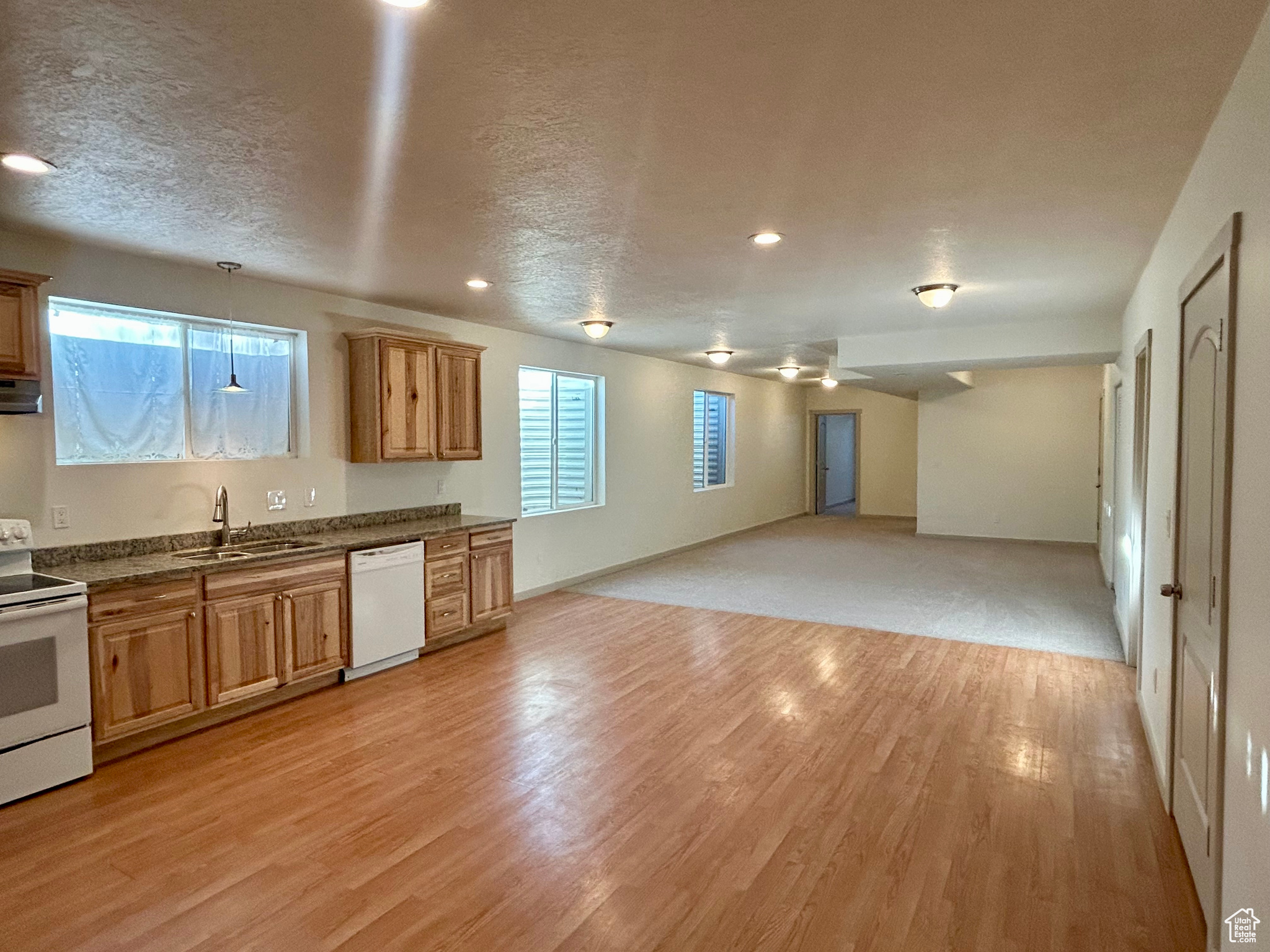MIDAS CROSSING 233 - Residential