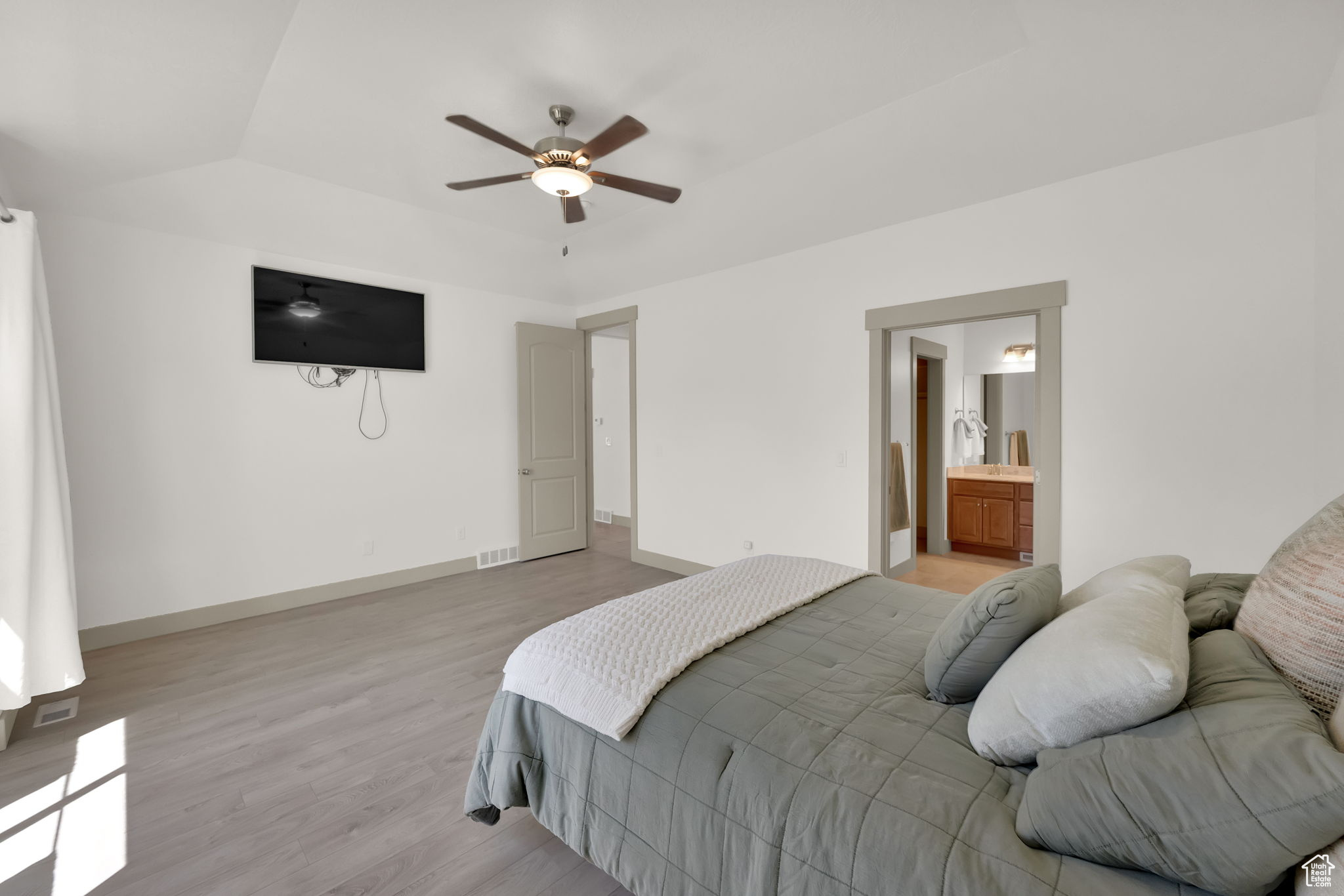 MIDAS CROSSING 233 - Residential