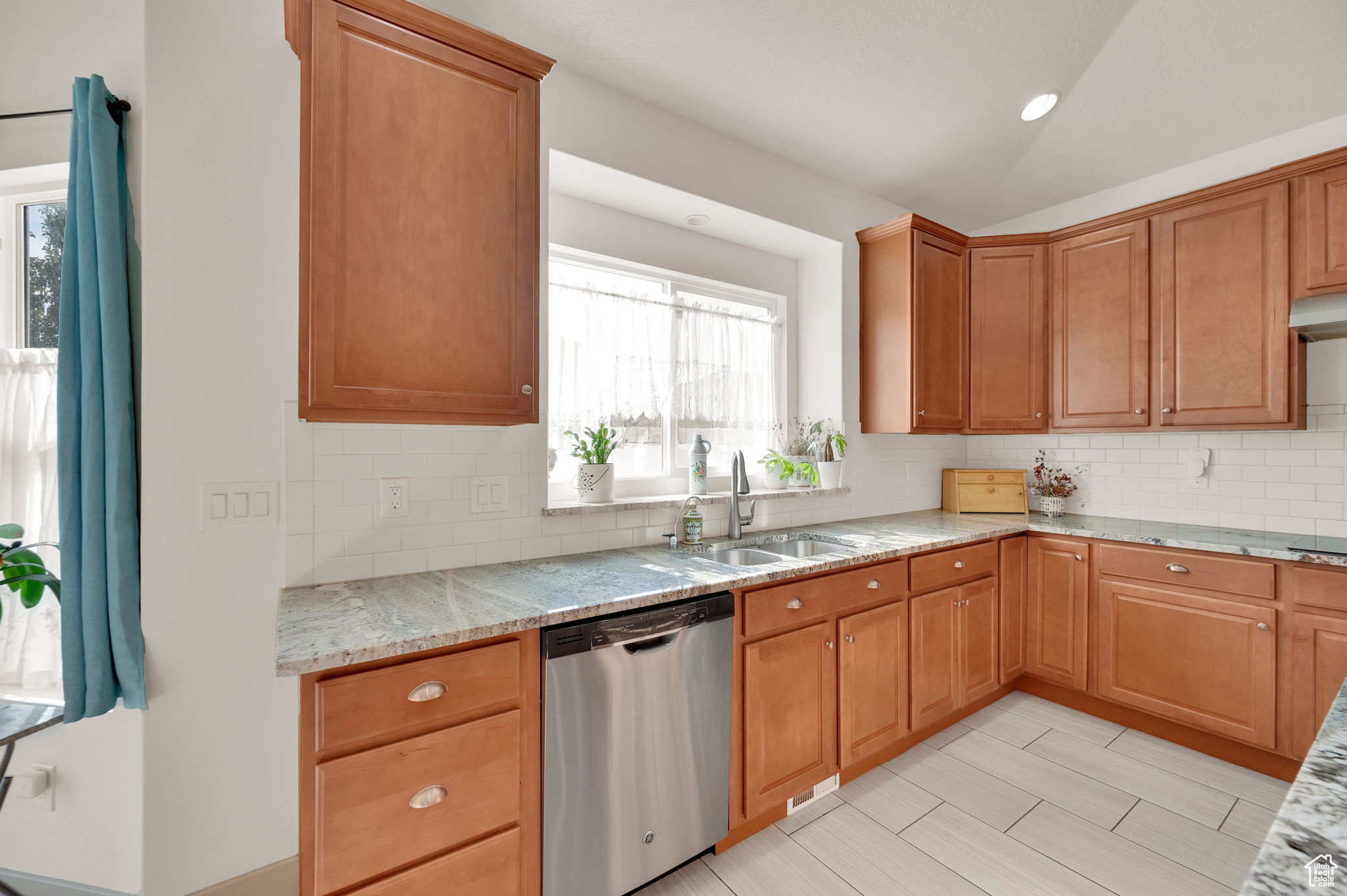 MIDAS CROSSING 233 - Residential