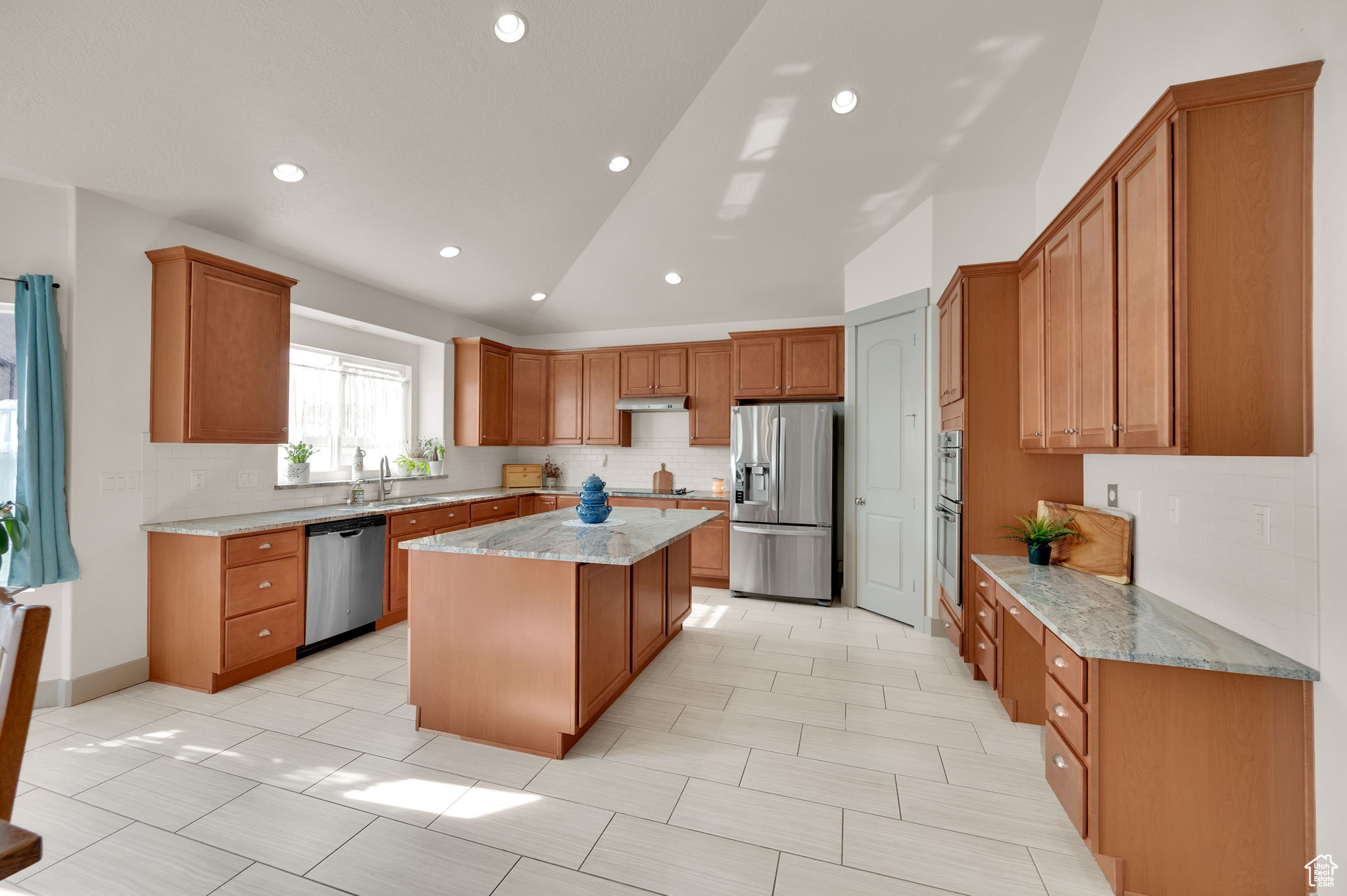 MIDAS CROSSING 233 - Residential