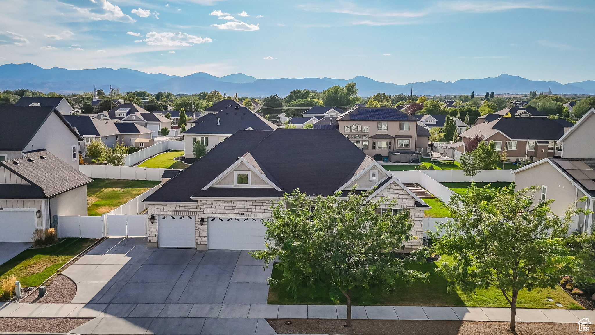 MIDAS CROSSING 233 - Residential
