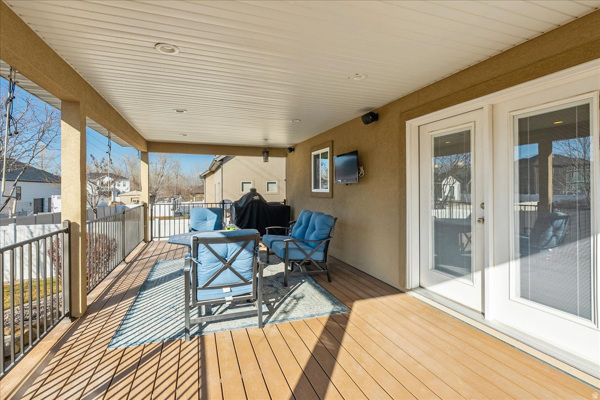 RIVER COVE - Residential