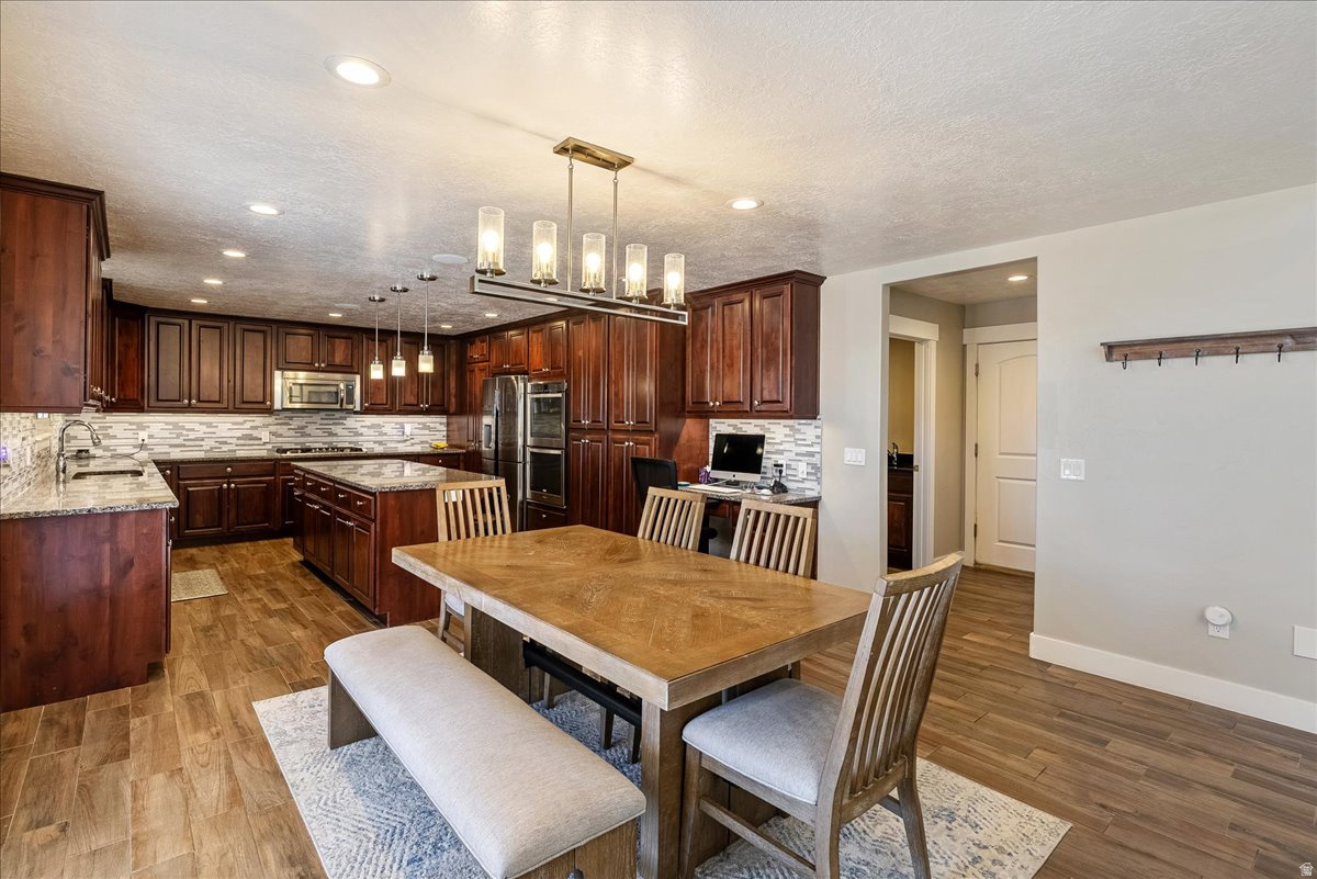 RIVER COVE - Residential