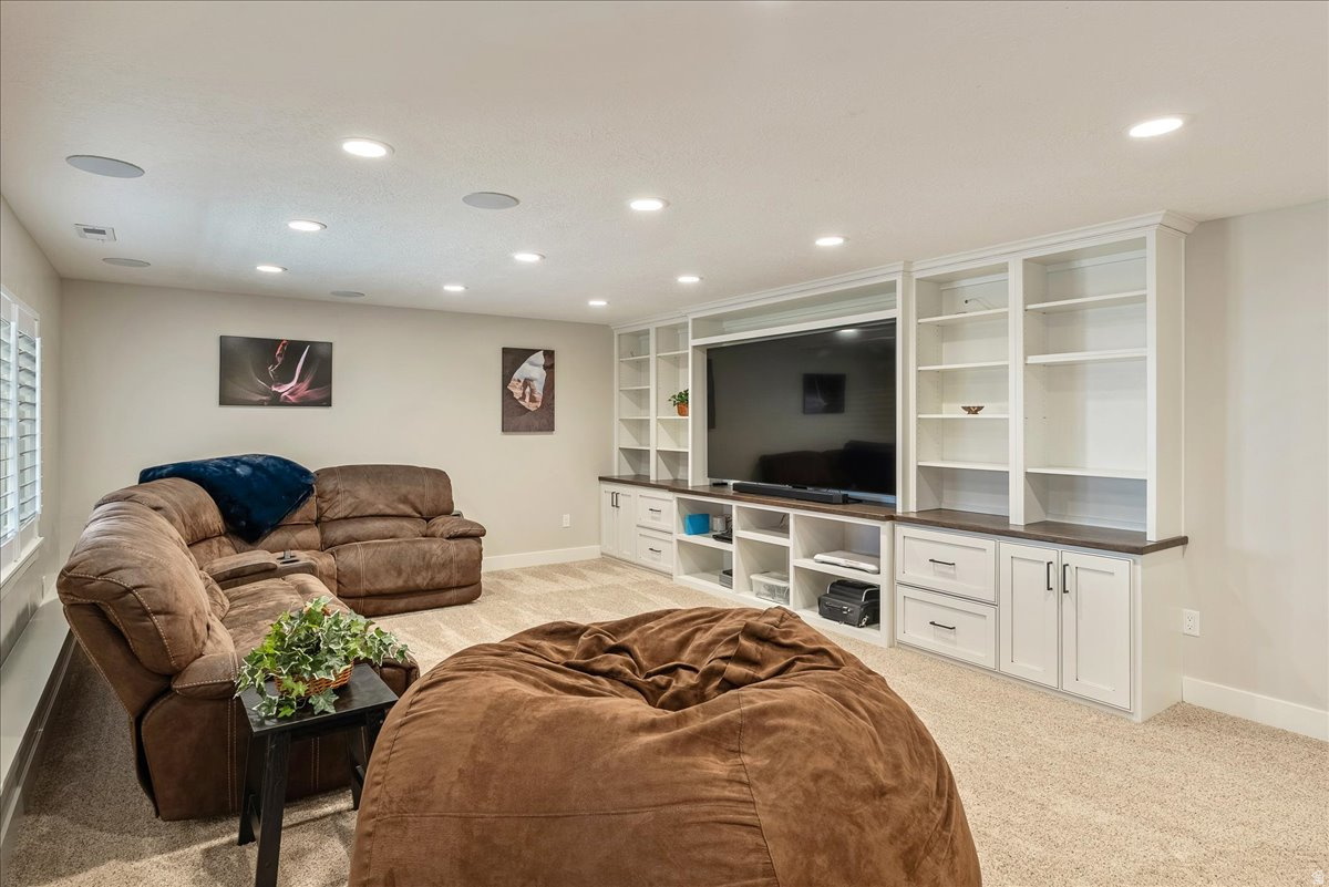 RIVER COVE - Residential