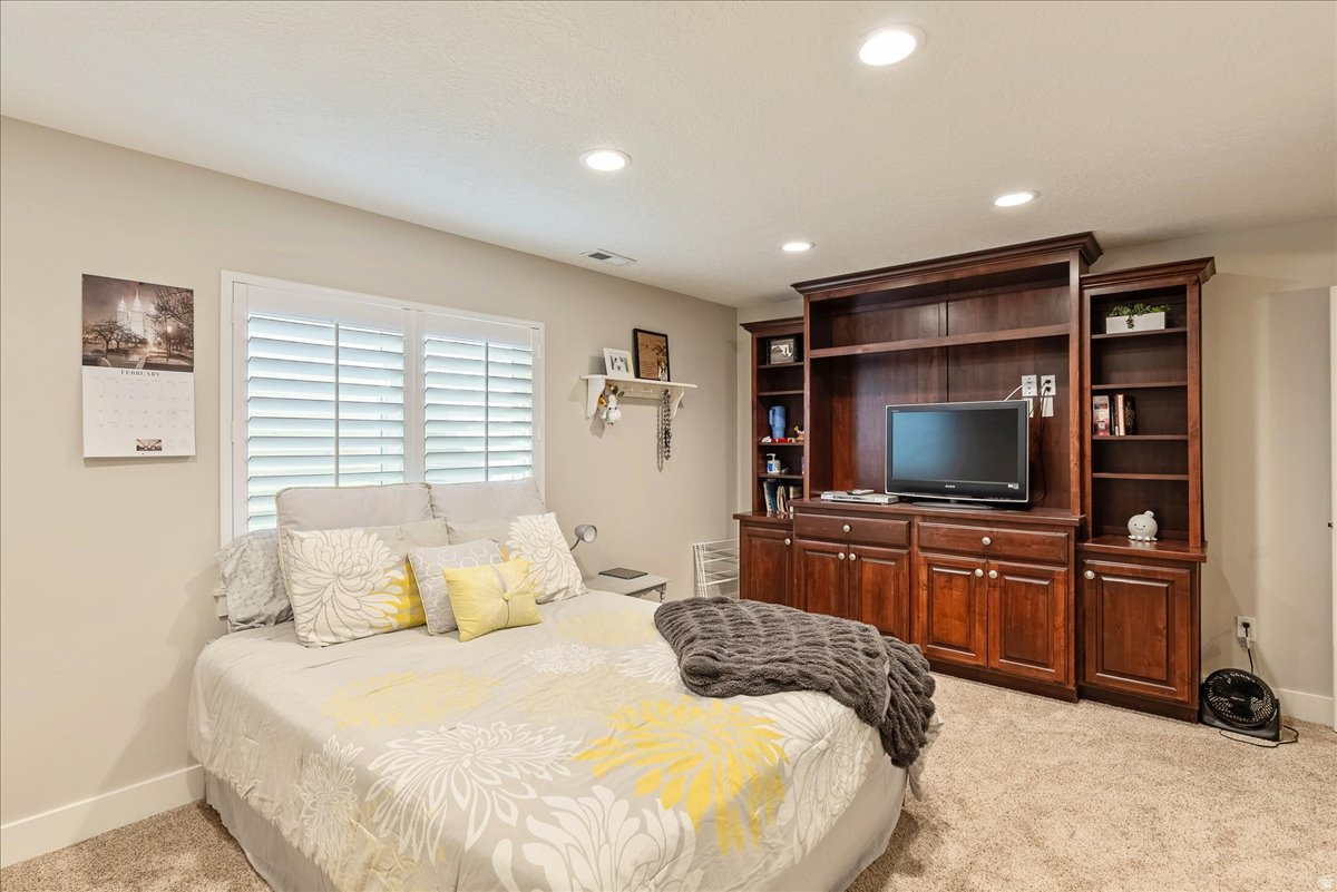 RIVER COVE - Residential