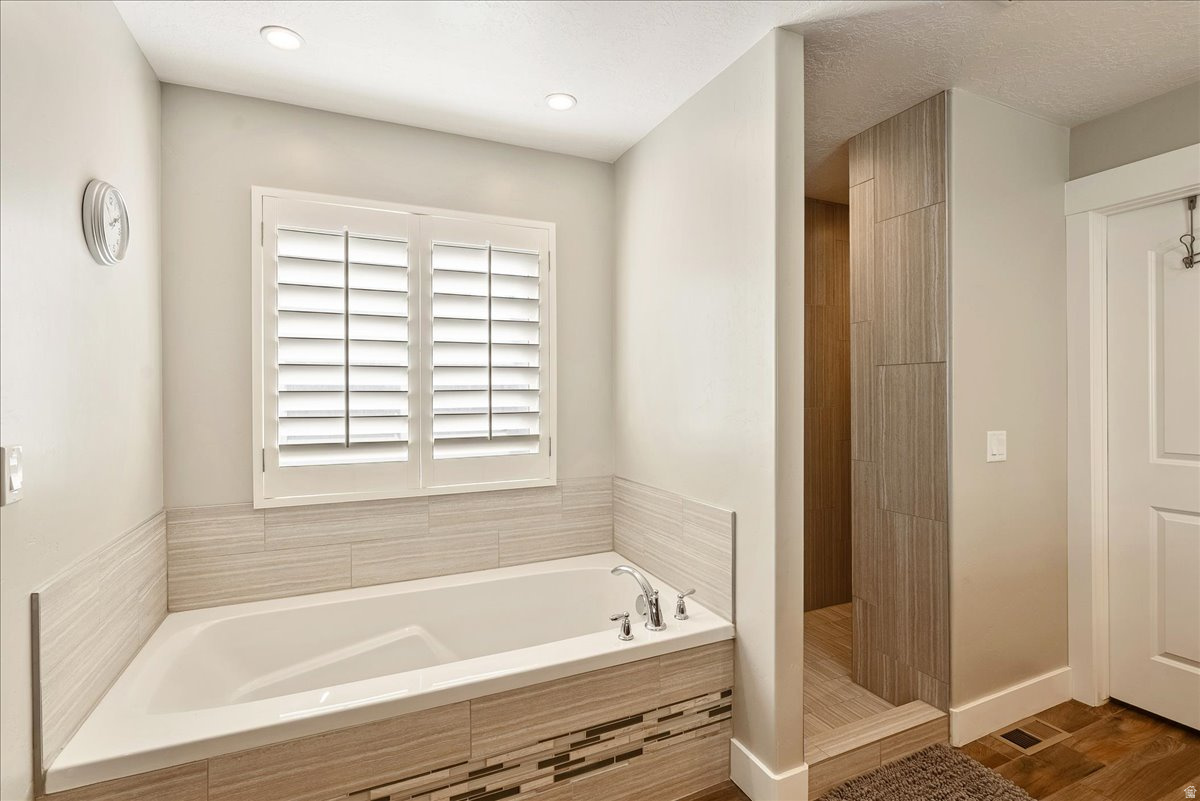 RIVER COVE - Residential