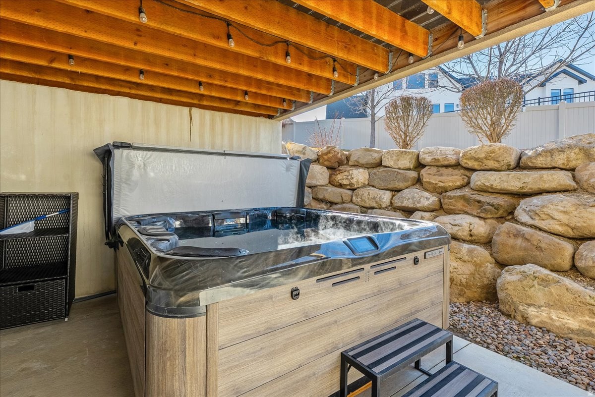 RIVER COVE - Residential