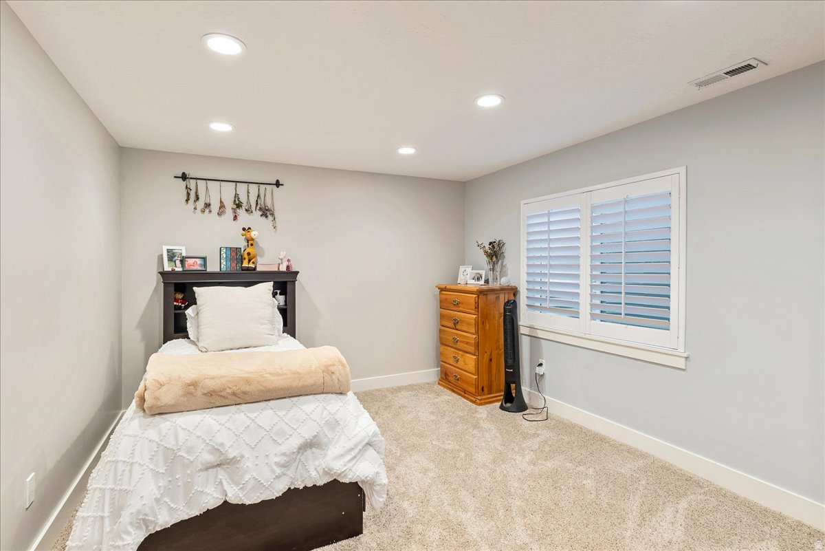 RIVER COVE - Residential