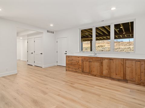 Tiny photo for 6188 E HUMMINGBIRD PT, Huntsville, UT 84317 (MLS # 2120245)